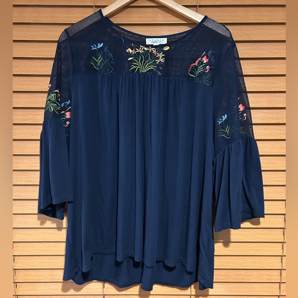 Studio Woman Navy Embroidered Mesh Yoke Bell Sleeve Tunic size 2XL